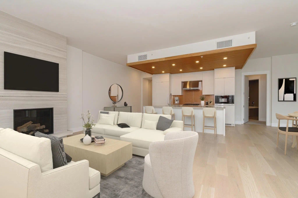 6687 Nelson Avenue 401, West Vancouver