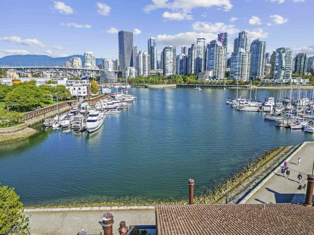 1130 Ironwork Passage, Vancouver