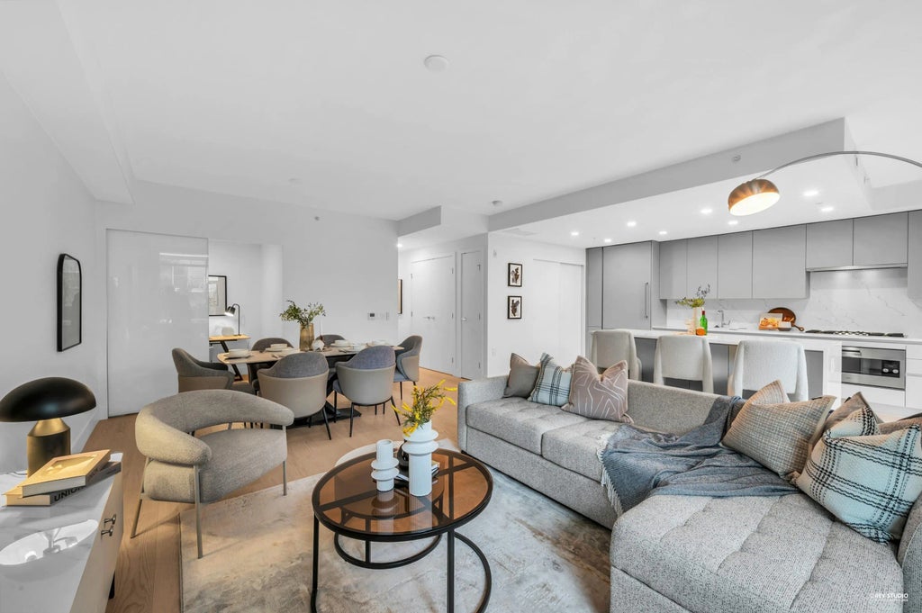 1331 Marine Drive 301, West Vancouver