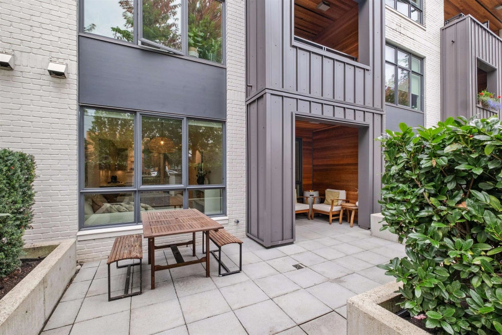 733 E 3rd Street 102, North Vancouver