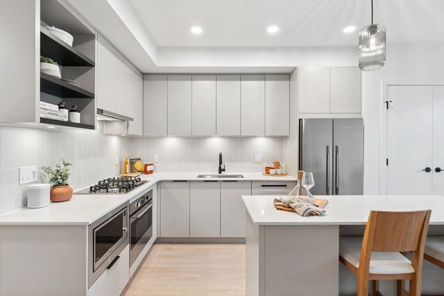 921 Grant Street 109, Coquitlam