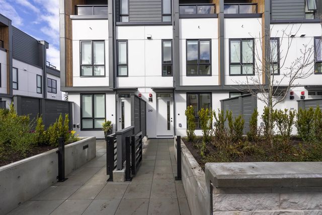 715 Ducklow Street 210, Coquitlam