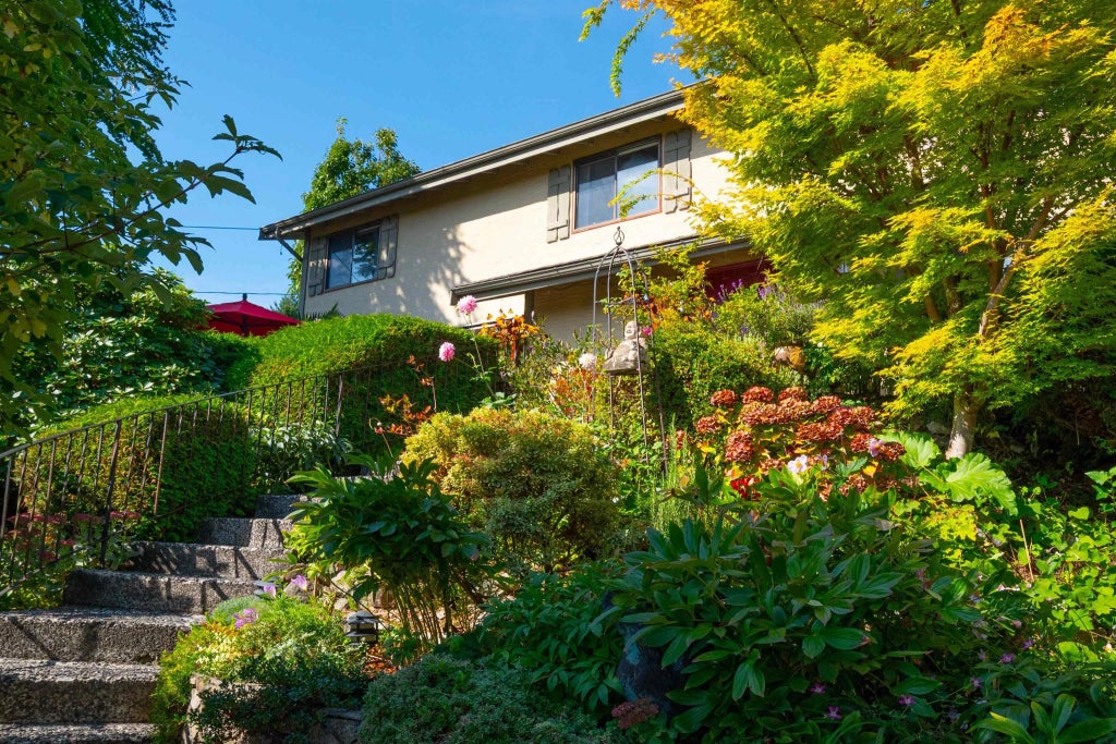 560 Craigmohr Drive, West Vancouver