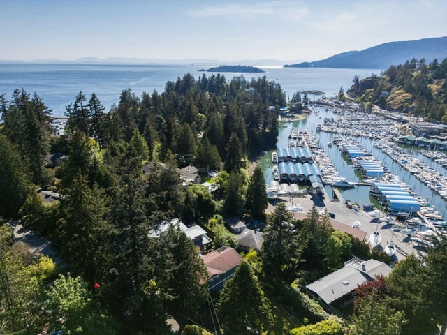 5755 Telegraph Trail, West Vancouver