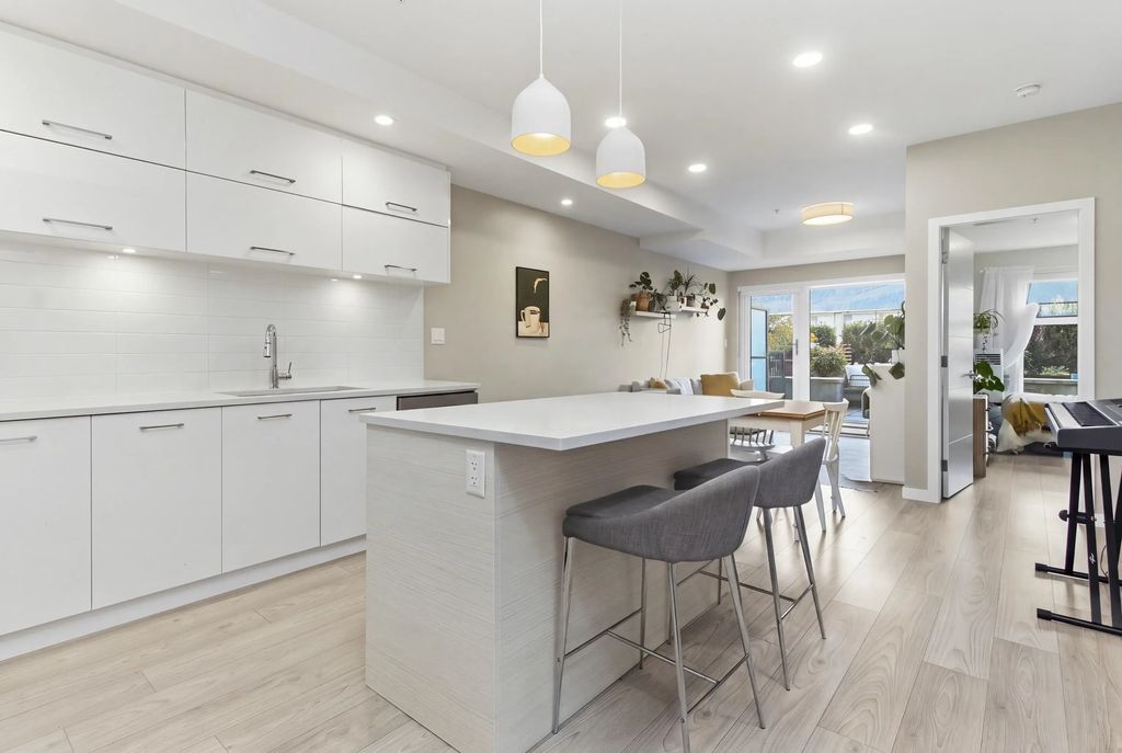 38033 Second Avenue 309, Squamish