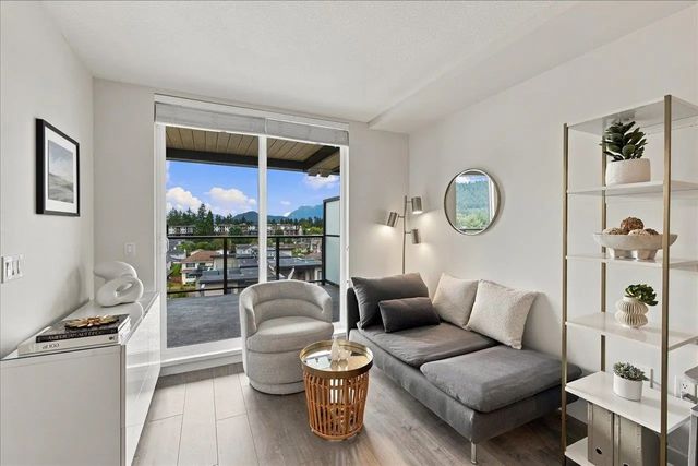 707 Como Lake Avenue 601, Coquitlam
