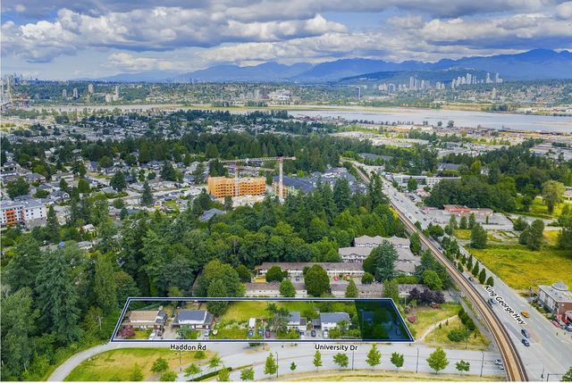 10977 University Drive, Surrey
