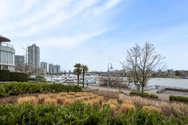 1288 Marinaside Crescent 907, Vancouver