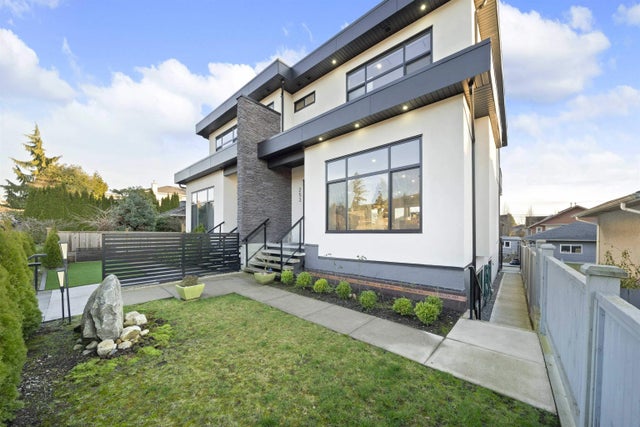 253 W 18th Street, North Vancouver