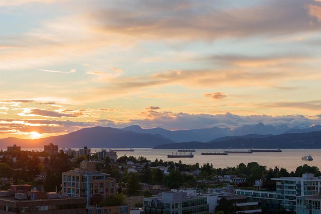 1633 W 10th Avenue 1201, Vancouver