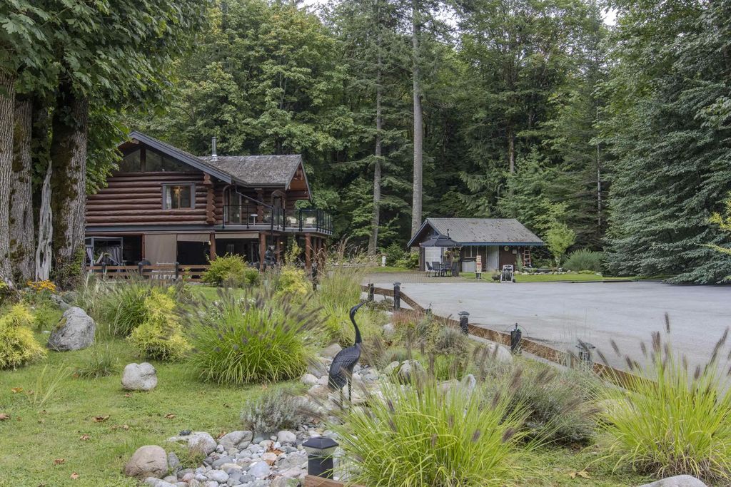 2020 Paradise Valley Road, Squamish