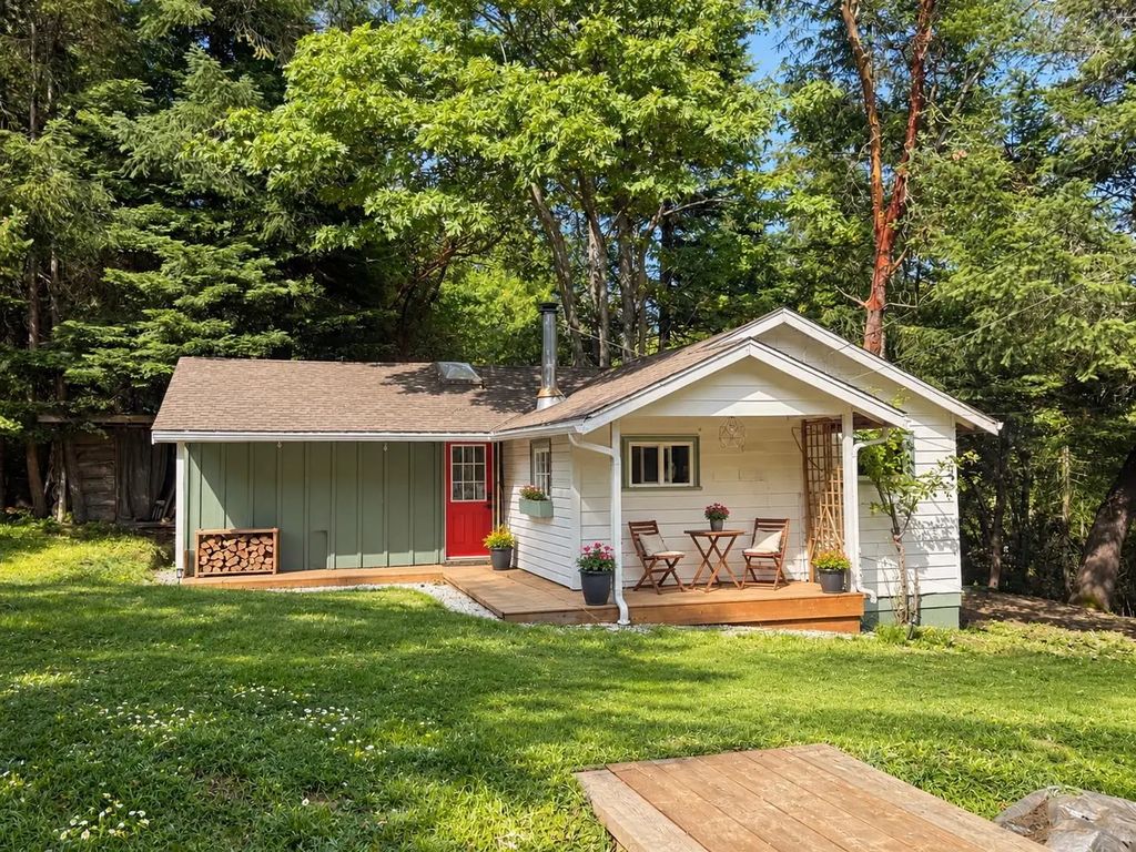172b Burrill Road, Galiano Island
