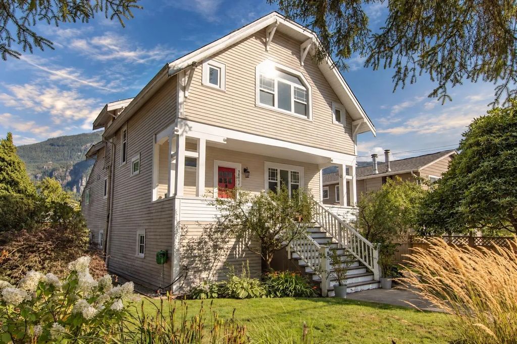 38054 Fifth Avenue, Squamish