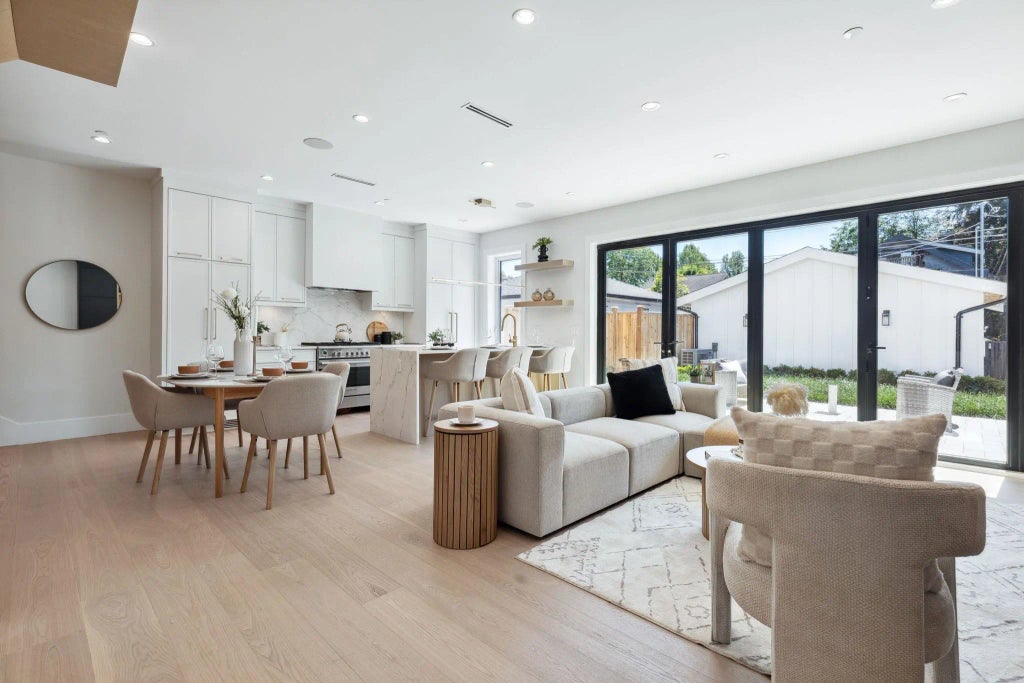 2244 E 11th Avenue #2, Vancouver