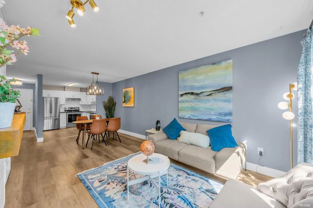 2558 Parkview Lane 105, Port Coquitlam