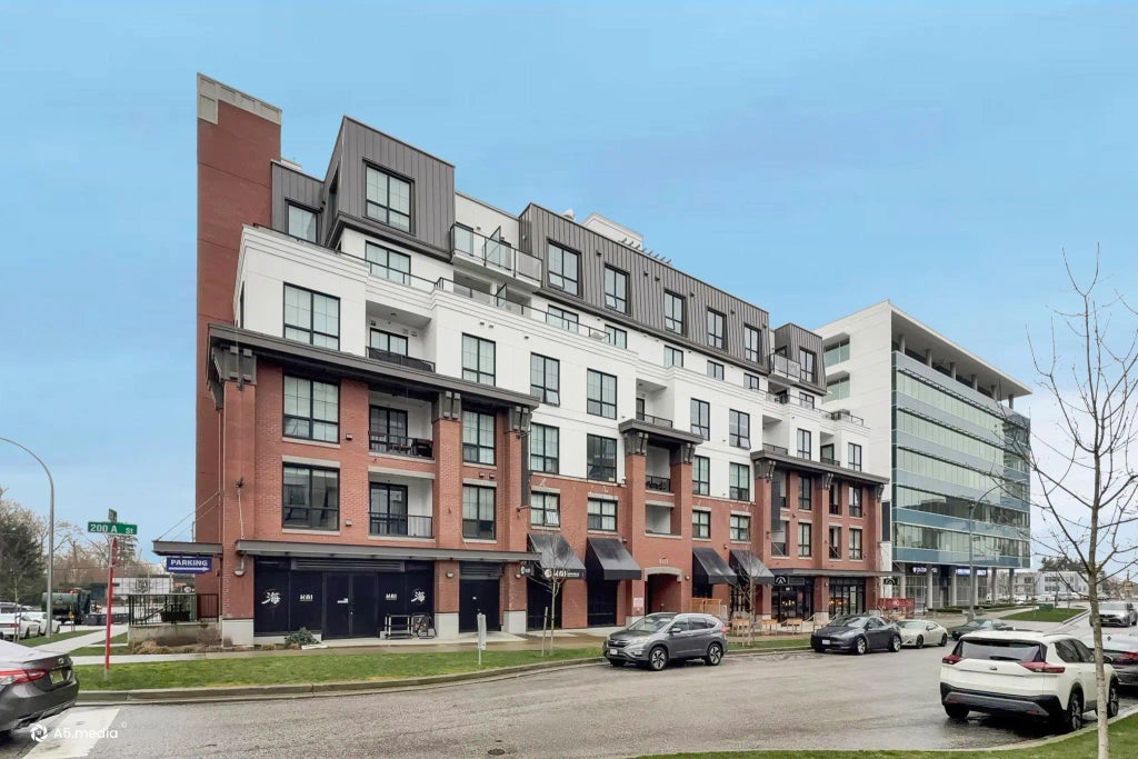 8353 200a Street 202, Langley