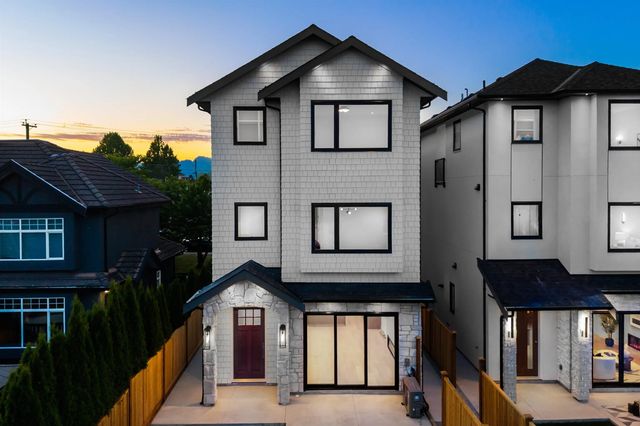 6682 Napier Street 4, Burnaby