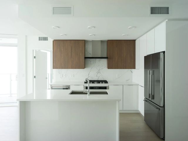 7683 Park Crescent 2402, Burnaby