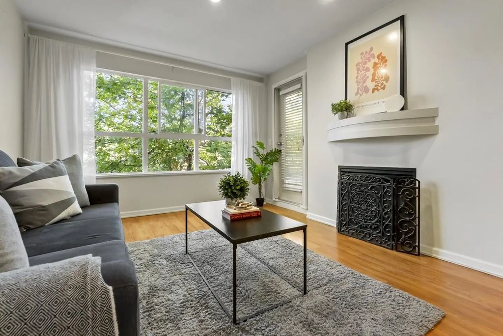 10188 155 Street 311, Surrey