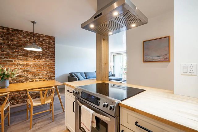 1103 Howie Avenue 201, Coquitlam