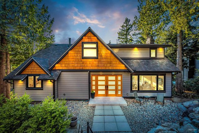 130 Oceanview Place, Lions Bay