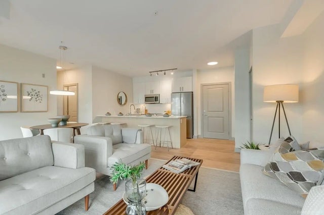 6968 Royal Oak Avenue 211, Burnaby