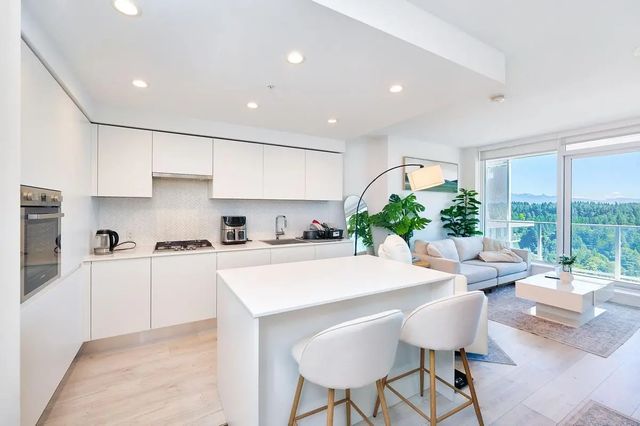 3833 Evergreen Place 3302, Burnaby