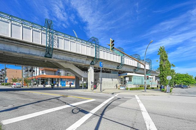 6968 Royal Oak Avenue 406, Burnaby