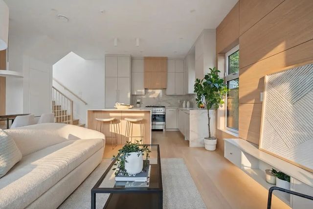 366 E 23rd Avenue, Vancouver