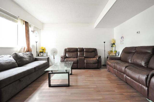 20350 53 Avenue 77, Langley