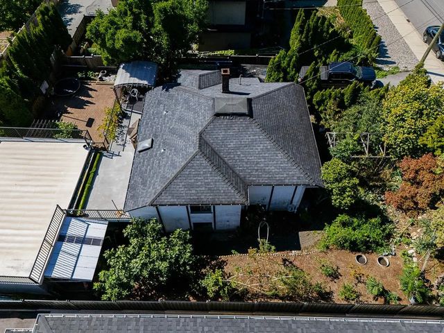 7342 Broadway, Burnaby