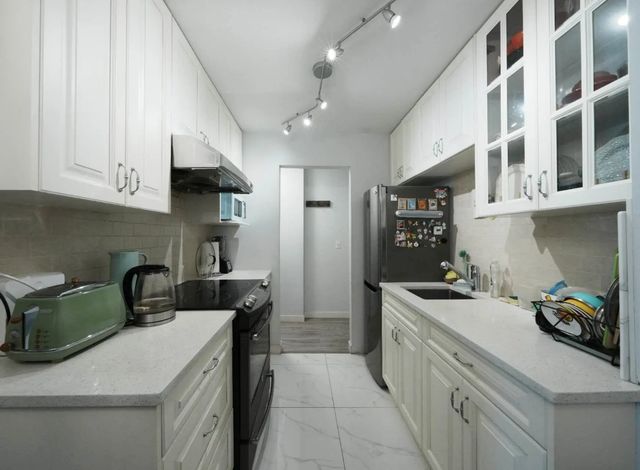 7591 Moffatt Road 106, Richmond