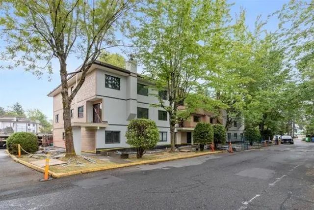 7120 133 Street 204, Surrey