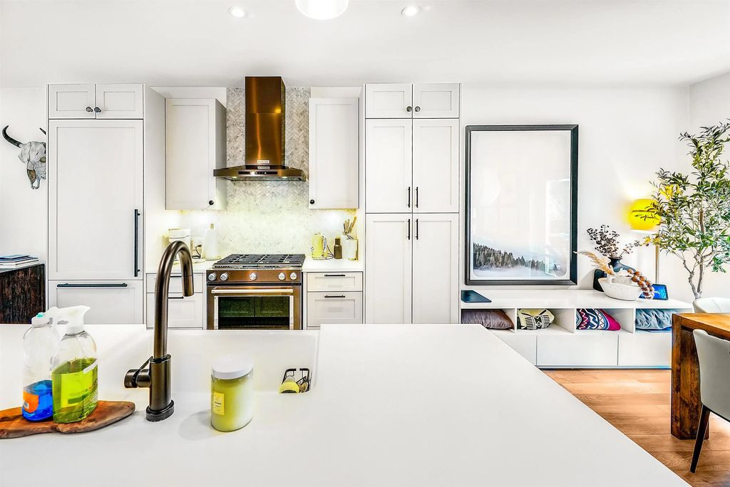 525 E 2nd Street 127, North Vancouver