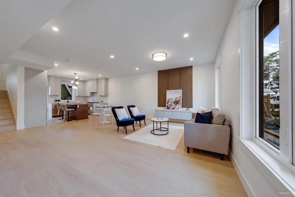 7893 2nd Street 3, Burnaby