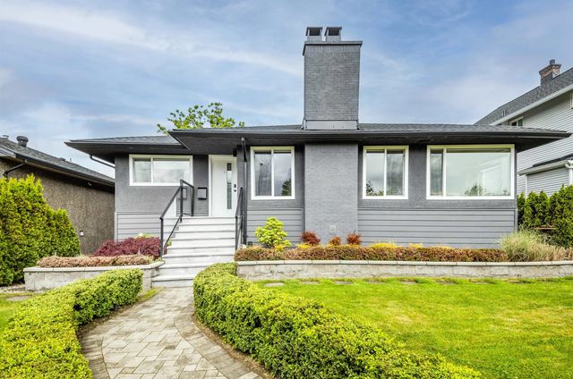 8647 10th Avenue, Burnaby