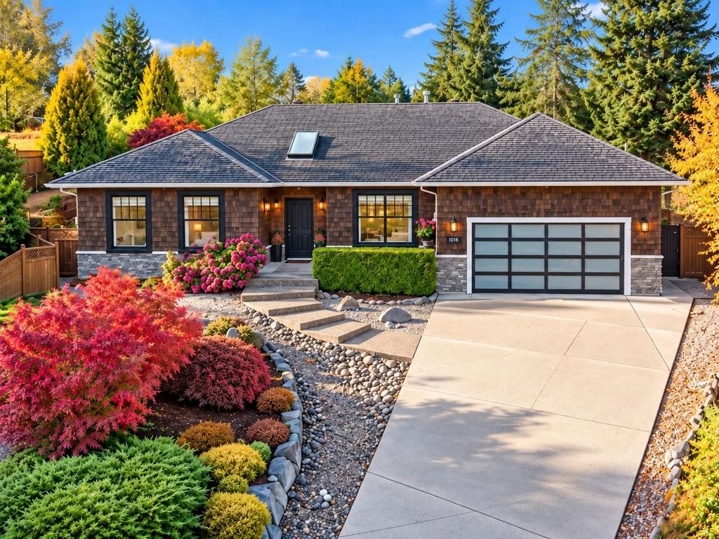 6161 Highmoor Place, Sechelt