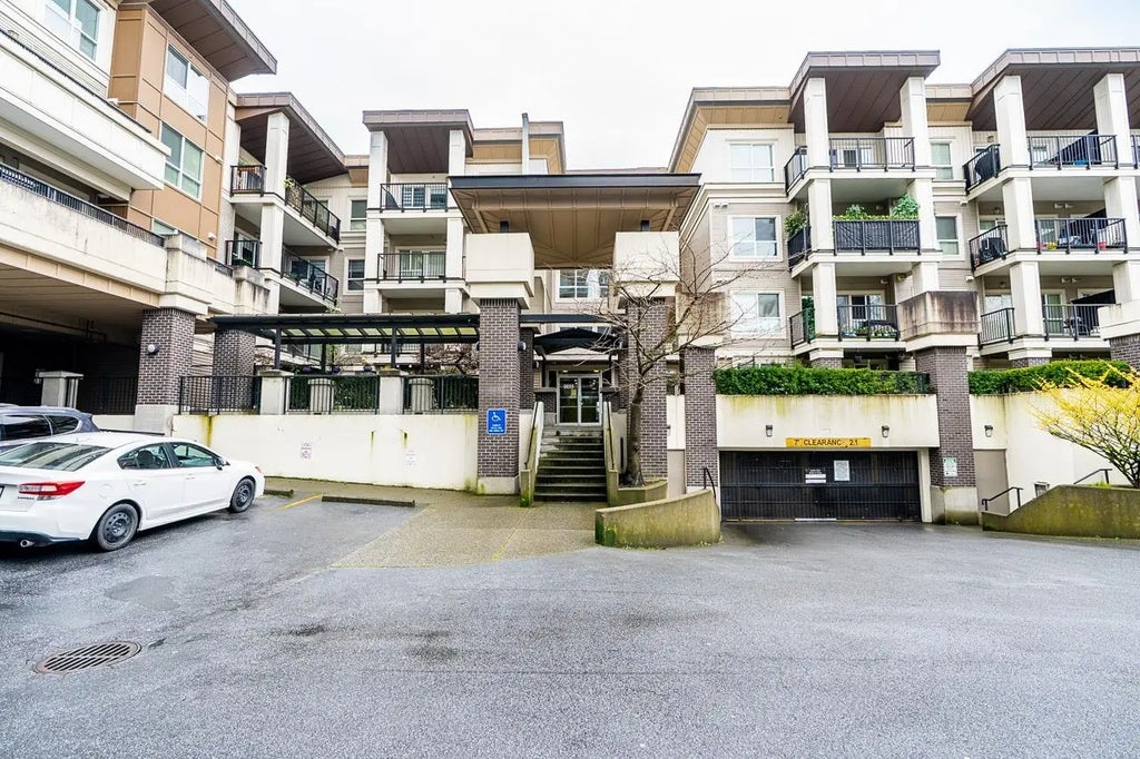 9655 King George Boulevard 417, Surrey
