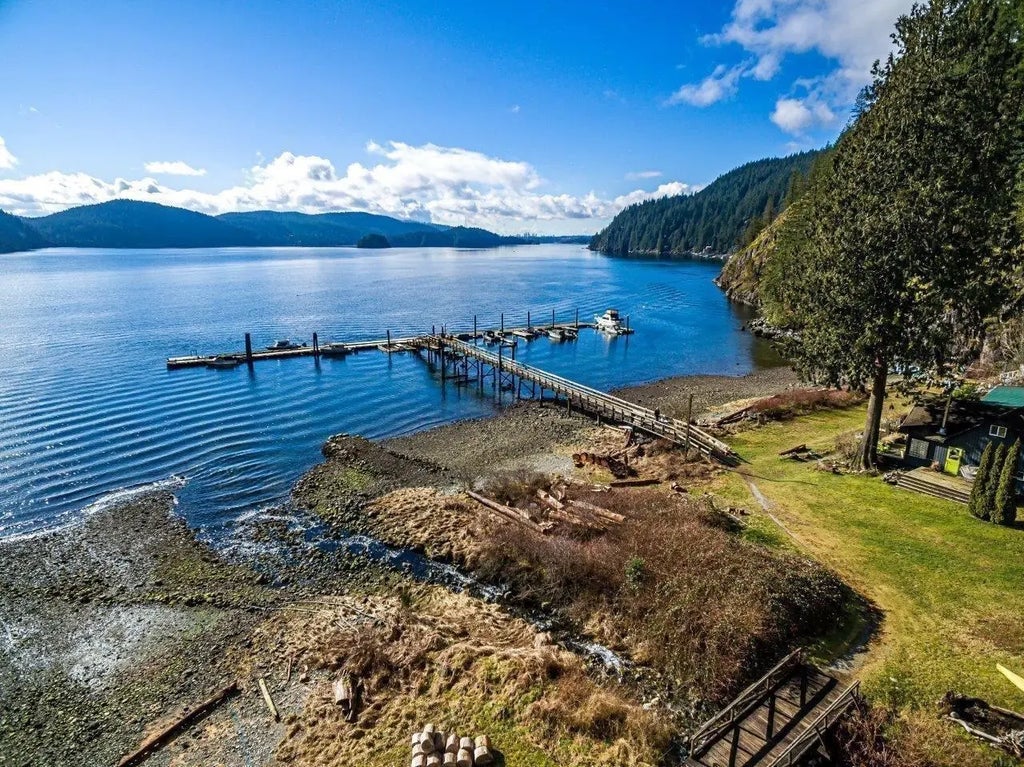 6 Brighton Beach, North Vancouver