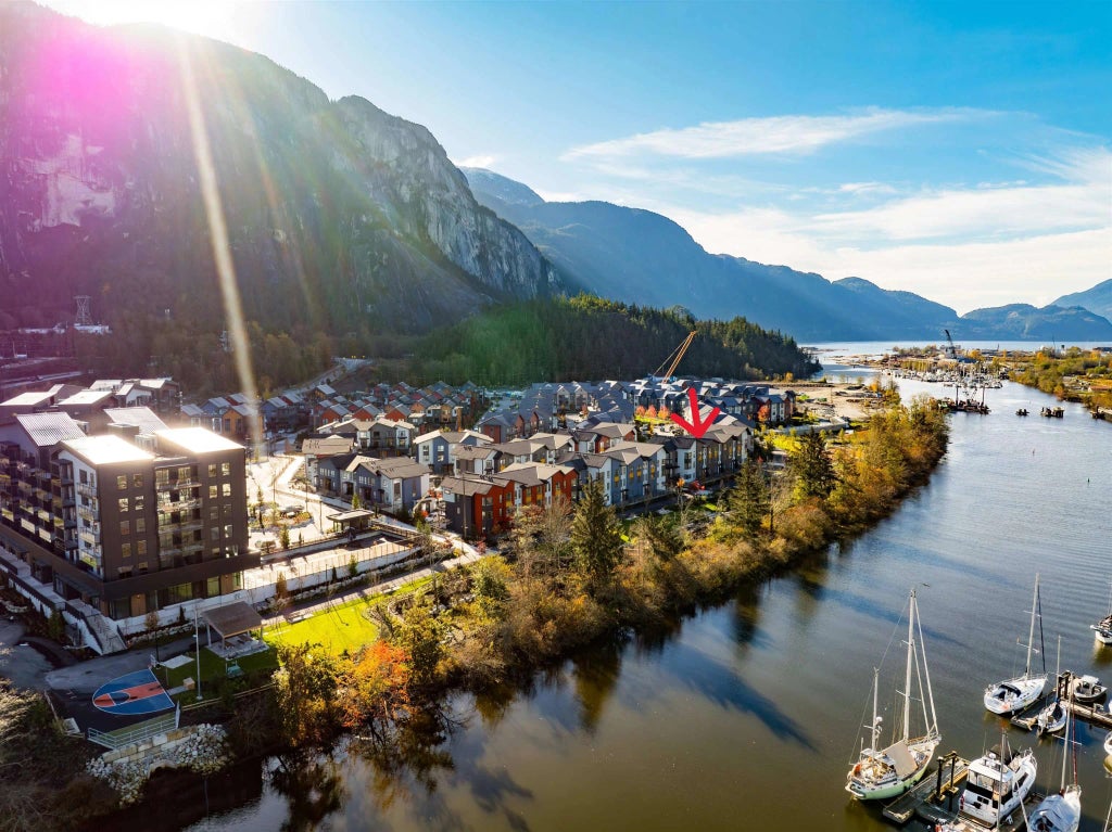 38071 Helm Way, Squamish