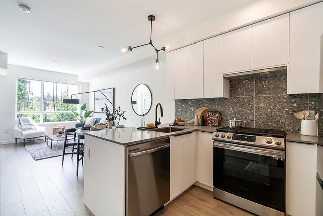 7936 206 Street 404, Langley
