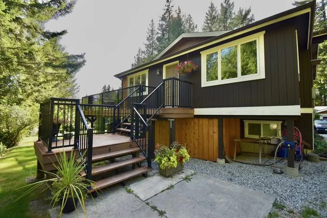 2703 Robinson Road, Roberts Creek
