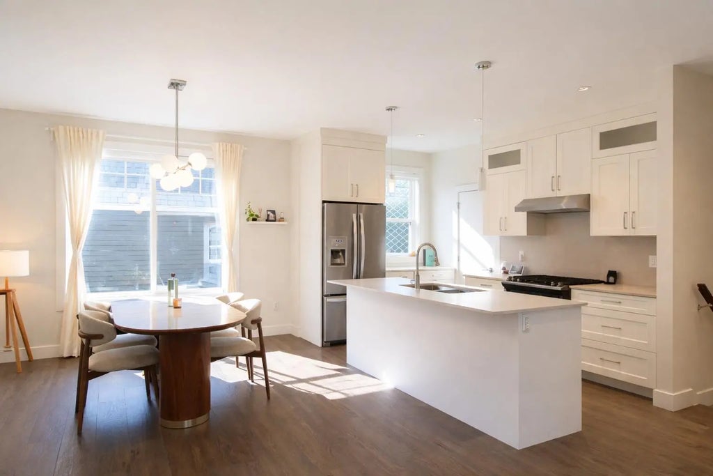 19483 74 Avenue 4, Surrey