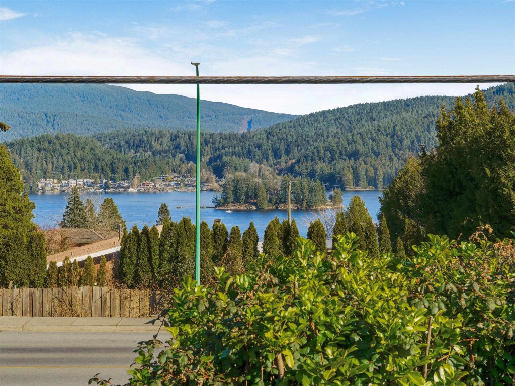 4254 Caddy Road, North Vancouver