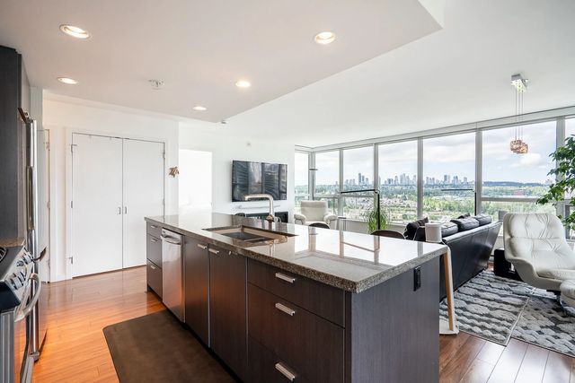 2200 Douglas Road 1904, Burnaby
