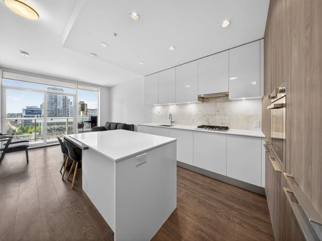 1955 Alpha Way 808, Burnaby