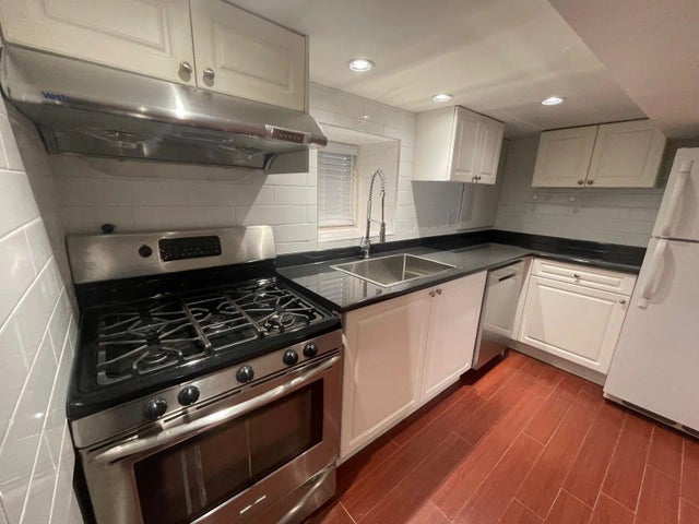 7828 Prince A, Vancouver