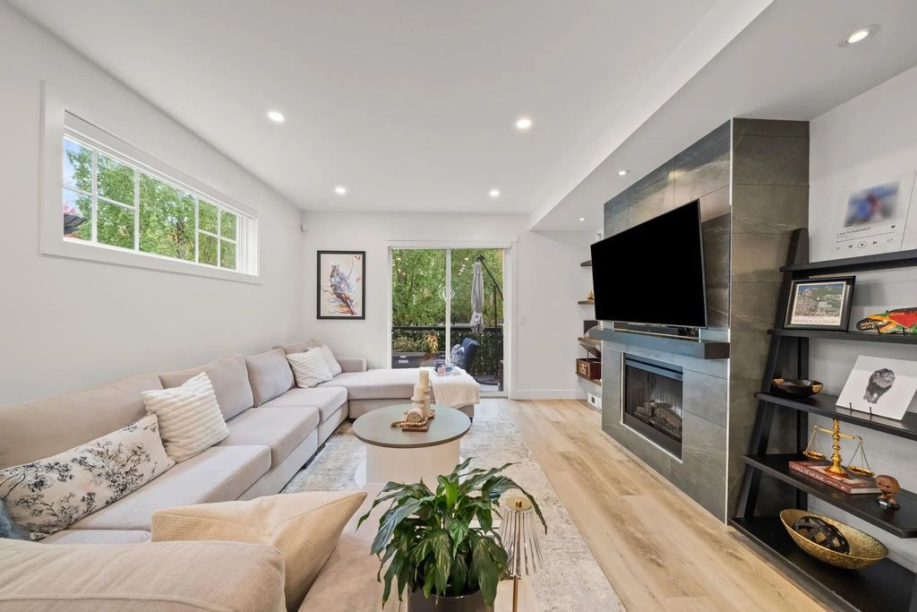 7238 189 Street 37, Surrey