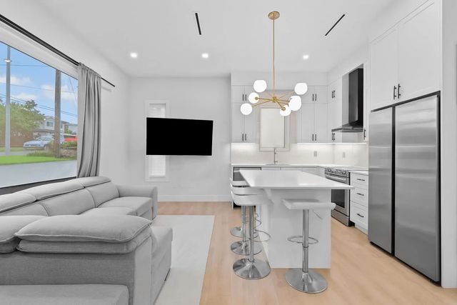 5499 Manor Street, Burnaby