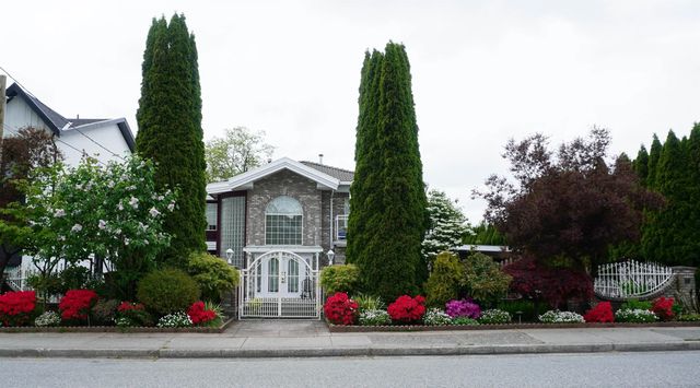 8675 Armstrong Avenue, Burnaby